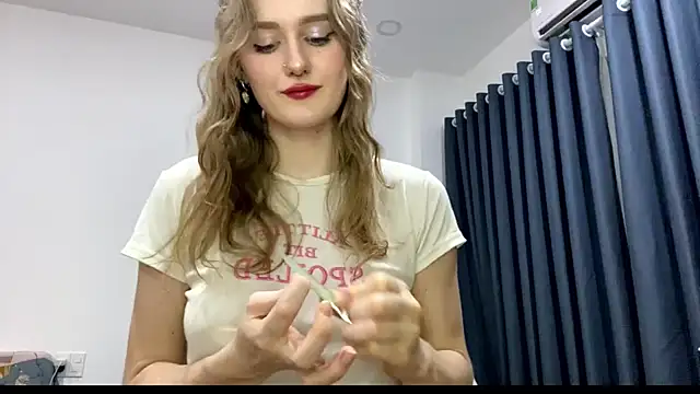 Snapshot of JanesSpace chatting on April 2, 4:59 pm JanesSpace online show from April 2, 4:59 pm