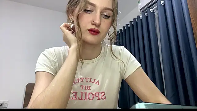 Snapshot of JanesSpace chatting on April 3, 8:40 pm JanesSpace online show from April 3, 8:40 pm