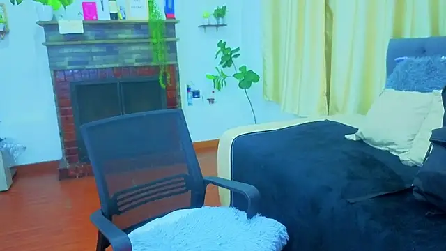 Snapshot of lia_star_123 chatting on April 4, 1:52 pm lia star 123 online show from April 4, 1:52 pm