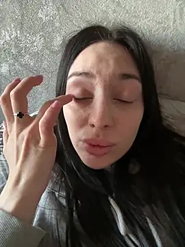 MishellKins online show from April 1, 2:47 pm