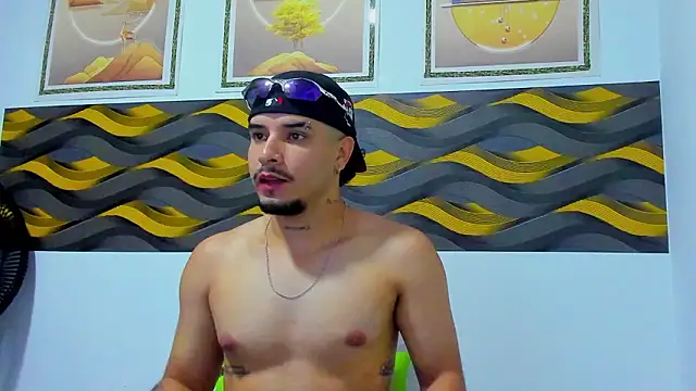 Snapshot of Leon_Hotx chatting on March 18, 11:57 am Leon Hotx online show from March 18, 11:57 am