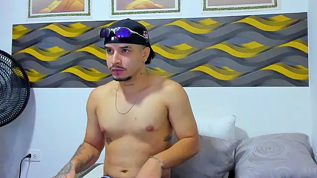 Snapshot of Leon_Hotx chatting on March 21, 12:10 pm Leon Hotx online show from March 21, 12:10 pm