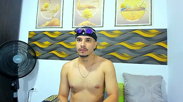 Snapshot of Leon_Hotx chatting on March 30, 7:15 pm Leon Hotx online show from March 30, 7:15 pm