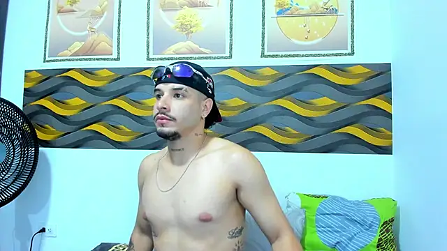 Snapshot of Leon_Hotx chatting on April 6, 8:21 pm Leon Hotx online show from April 6, 8:21 pm