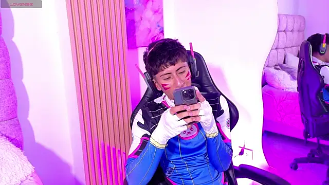 Snapshot of AndyJustgame_ chatting on June 21, 11:07 pm AndyJustgame online show from June 21, 11:07 pm