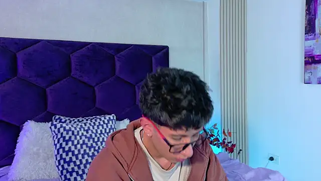 Snapshot of AndyJustgame_ chatting on July 18, 4:05 am AndyJustgame online show from July 18, 4:05 am