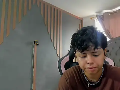 Snapshot of NikiEvanz chatting on March 29, 2:17 pm NikiEvanz online show from March 29, 2:17 pm