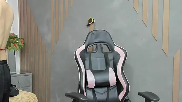 Snapshot of NikiEvanz chatting on March 30, 7:59 pm NikiEvanz online show from March 30, 7:59 pm