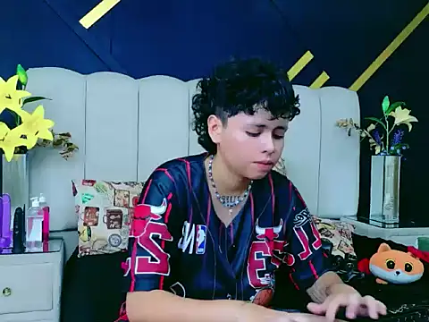 Snapshot of NikiEvanz chatting on April 28, 2:27 am NikiEvanz online show from April 28, 2:27 am