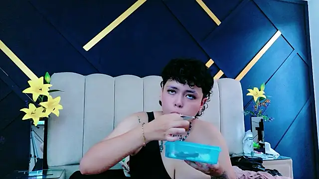 Snapshot of NikiEvanz chatting on May 14, 6:47 pm NikiEvanz online show from May 14, 6:47 pm