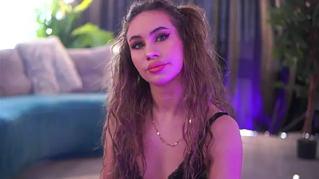 HollyBeatrix online show from March 25, 10:32 am