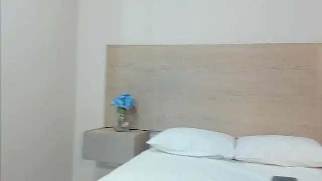 Snapshot of isabellathomass chatting on March 16, 7:18 pm isabellathomass online show from March 16, 7:18 pm