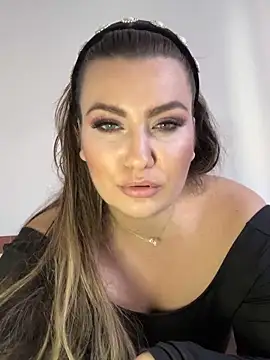 Snapshot of SweetCurvess chatting on March 14, 12:32 pm SweetCurvess online show from March 14, 12:32 pm