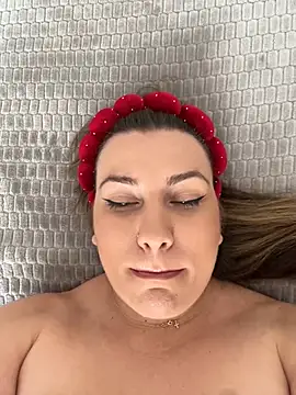 Snapshot of SweetCurvess chatting on March 17, 11:57 am SweetCurvess online show from March 17, 11:57 am