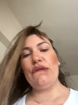 Snapshot of SweetCurvess chatting on March 19, 12:53 pm SweetCurvess online show from March 19, 12:53 pm