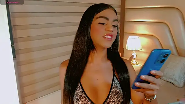 tiifannysexyhot online show from May 16, 5:37 am