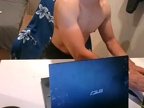 ZhangQing95 online show from March 22, 4:21 pm