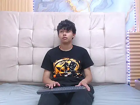 Snapshot of mauren_icarus chatting on March 16, 7:51 pm mauren icarus online show from March 16, 7:51 pm