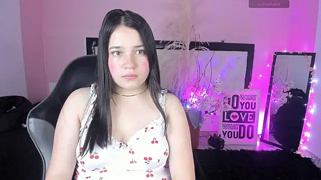 Julieth Caandy online show from May 16, 11:31 am