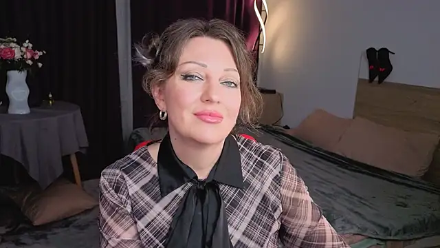 Snapshot of Sirena_Fly chatting on June 17, 10:21 pm Sirena Fly online show from June 17, 10:21 pm
