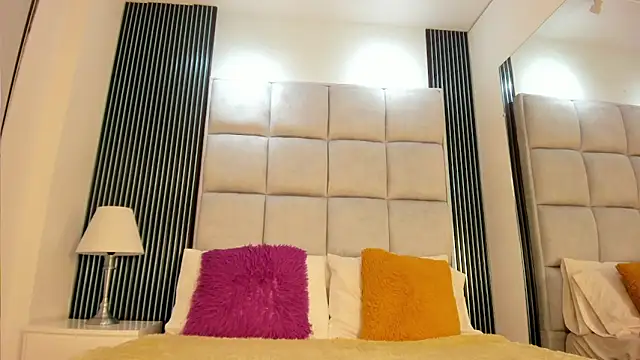 Snapshot of Amelie_Fabulous_ chatting on March 25, 12:00 pm Amelie Fabulous online show from March 25, 12:00 pm