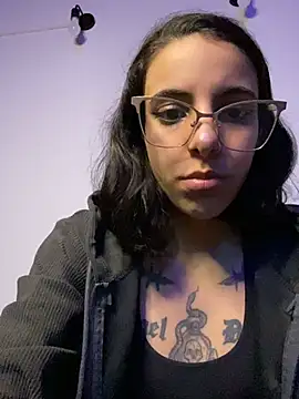 Poison Ivy 29 online show from May 13, 12:52 am