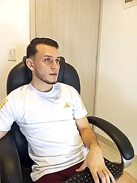 Snapshot of TommyYoung77 chatting on March 13, 4:52 am TommyYoung77 online show from March 13, 4:52 am