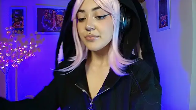 Nanachi uwu online show from May 17, 8:34 am