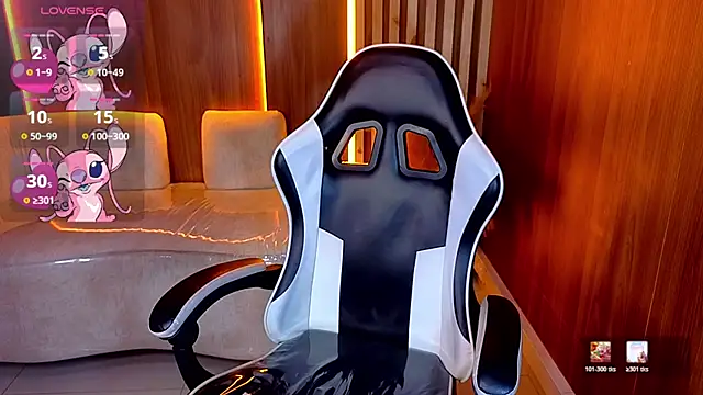 Lia queen tx online show from April 3, 12:25 pm