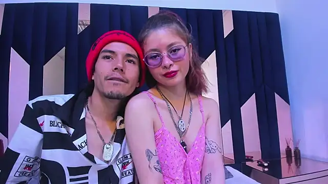 Snapshot of KikyoAndDrey chatting on March 28, 3:00 pm KikyoAndDrey online show from March 28, 3:00 pm