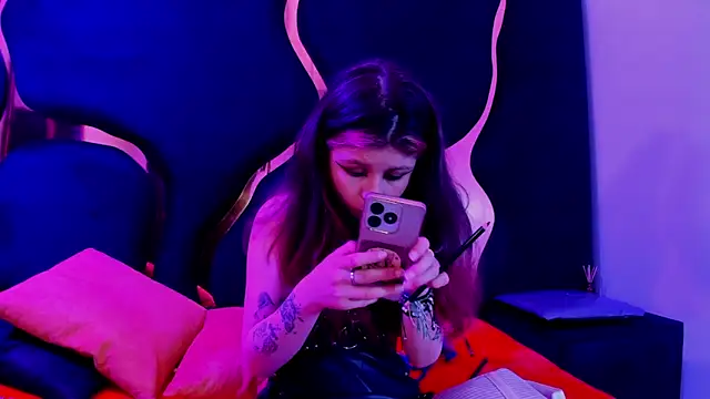 Snapshot of KikyoAndDrey chatting on April 2, 4:04 pm KikyoAndDrey online show from April 2, 4:04 pm