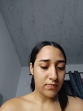 isabellaHill2 online show from May 13, 5:27 am