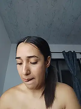 isabellaHill2 online show from May 14, 5:03 am