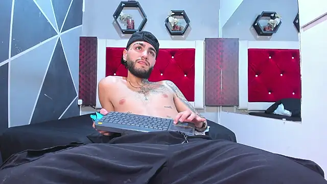 RyanJaramillo online show from March 26, 8:47 pm