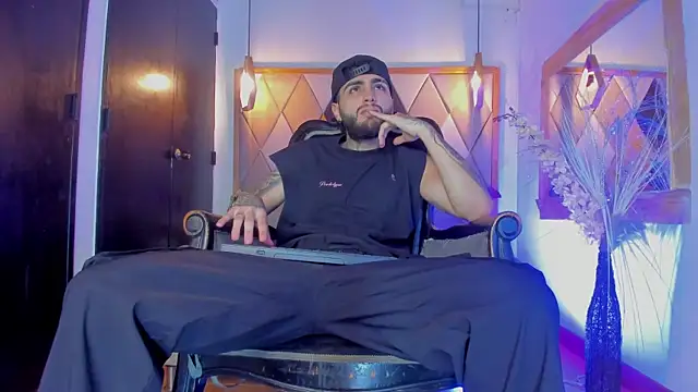 RyanJaramillo online show from April 1, 9:12 pm