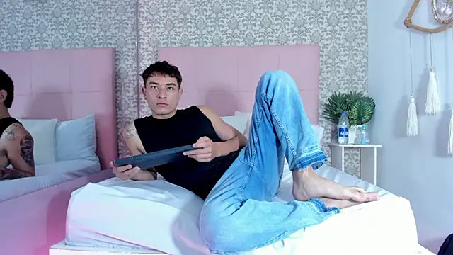 Snapshot of Thiago_2003_ chatting on March 21, 7:17 pm Thiago 2003 online show from March 21, 7:17 pm