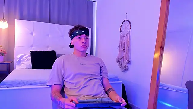 Snapshot of Thiago_2003_ chatting on March 29, 1:11 pm Thiago 2003 online show from March 29, 1:11 pm