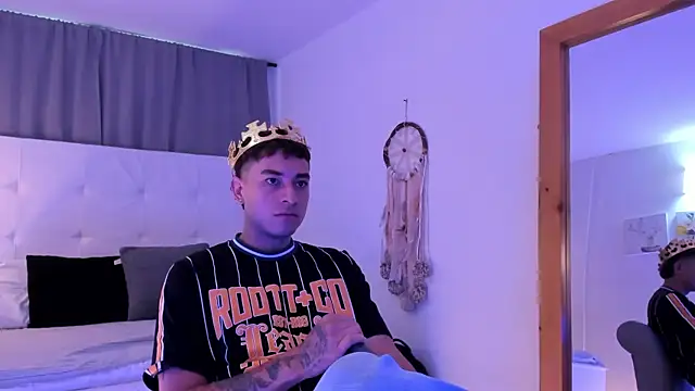 Snapshot of Thiago_2003_ chatting on March 31, 12:27 pm Thiago 2003 online show from March 31, 12:27 pm