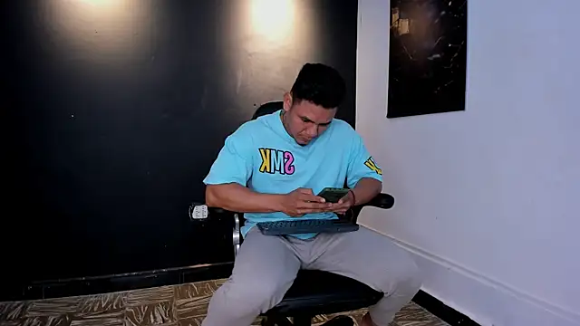 Snapshot of Floyd212_Vibes chatting on March 24, 11:21 pm Floyd212 Vibes online show from March 24, 11:21 pm