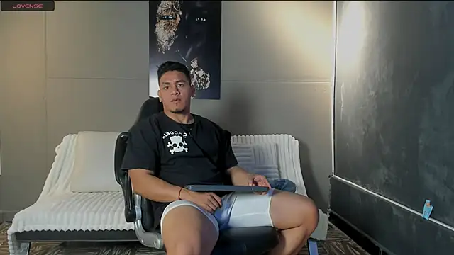 Snapshot of Floyd212_Vibes chatting on April 4, 11:35 pm Floyd212 Vibes online show from April 4, 11:35 pm