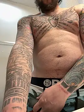 Snapshot of bigpappiii09 chatting on March 23, 11:20 pm bigpappiii09 online show from March 23, 11:20 pm