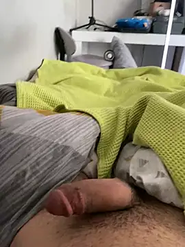 hardboii00 online show from April 16, 4:13 am