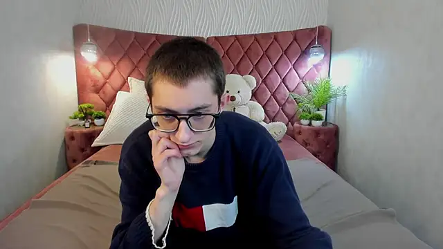 Snapshot of RonBevs chatting on March 19, 8:02 pm RonBevs online show from March 19, 8:02 pm