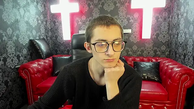 Snapshot of RonBevs chatting on March 28, 7:24 pm RonBevs online show from March 28, 7:24 pm