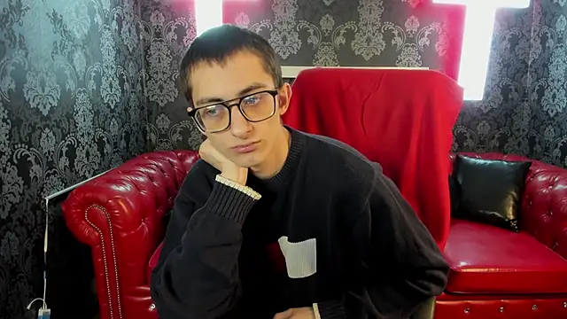 Snapshot of RonBevs chatting on April 1, 7:22 pm RonBevs online show from April 1, 7:22 pm