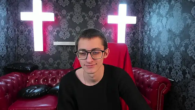 Snapshot of RonBevs chatting on April 4, 7:22 pm RonBevs online show from April 4, 7:22 pm