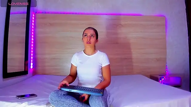 Snapshot of ambarvioletcm chatting on March 23, 3:16 pm ambarvioletcm online show from March 23, 3:16 pm