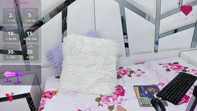 Snapshot of Emily_Collins_1 chatting on April 7, 6:36 am Emily Collins 1 online show from April 7, 6:36 am