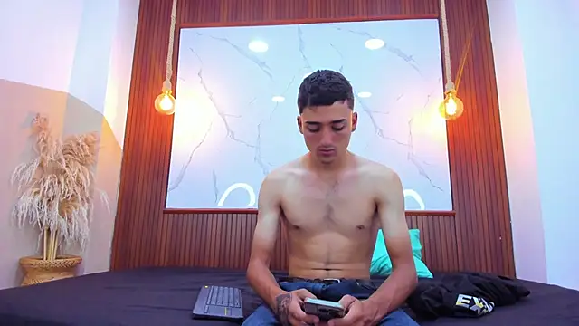 Snapshot of Hadrian_Torres chatting on March 14, 12:54 pm Hadrian Torres online show from March 14, 12:54 pm