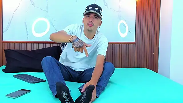 Snapshot of Hadrian_Torres chatting on March 19, 12:42 pm Hadrian Torres online show from March 19, 12:42 pm